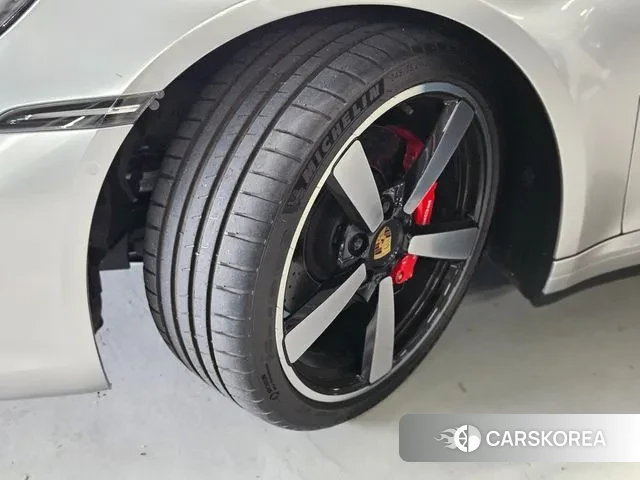 Porsche 911(992) id 2959619 из Кореи 19