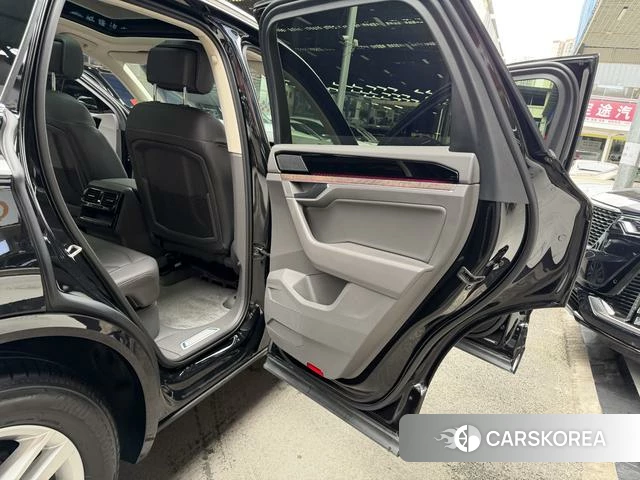 Volkswagen Touareg id 4271071 из Китая 37