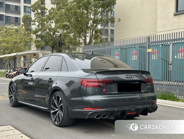 Audi S4 id 3882364 из Китая 12