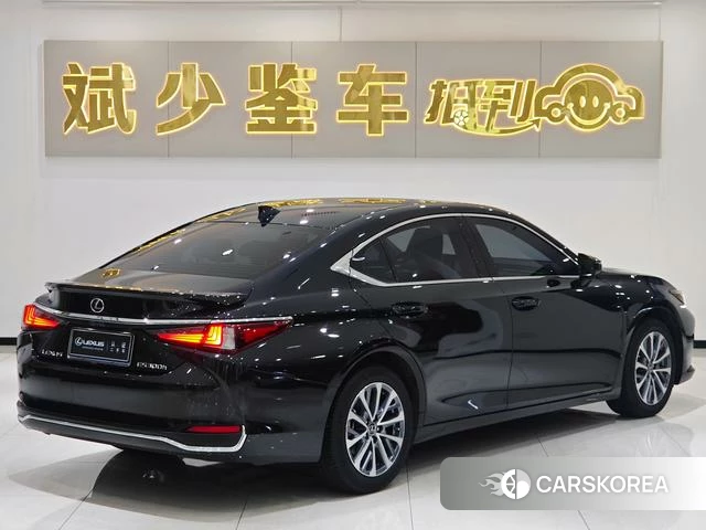 Lexus ES id 4307785 из Китая 10