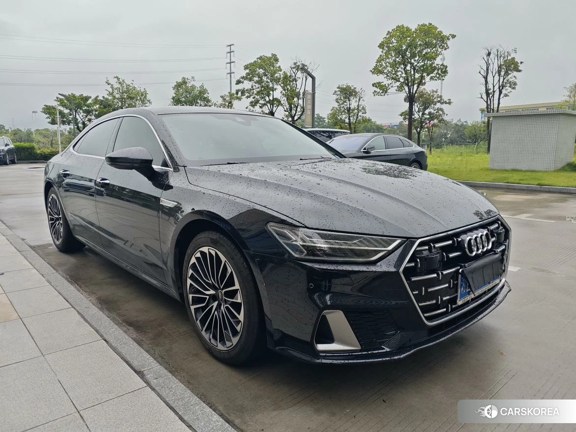 Audi A7L id 4462122 из Китая 9