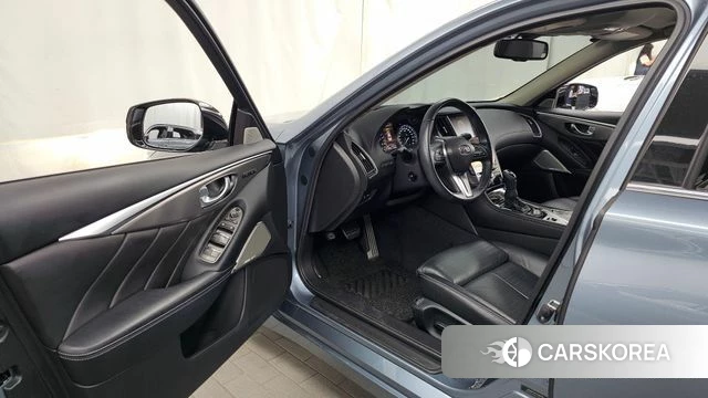 Infiniti Q50 id 4620673 из Кореи 31