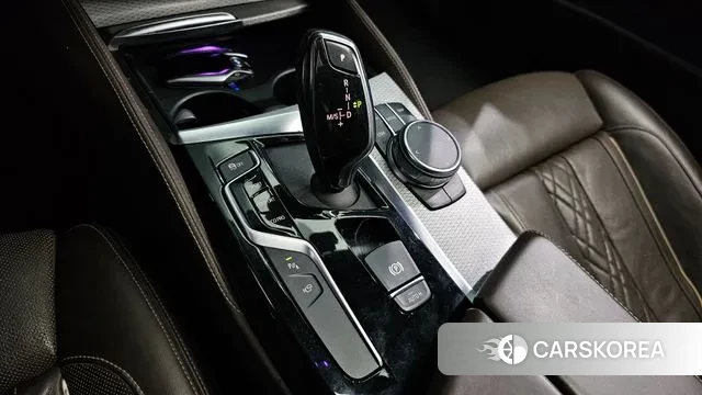 BMW 5 Series (G30) id 3344838 из Кореи 19