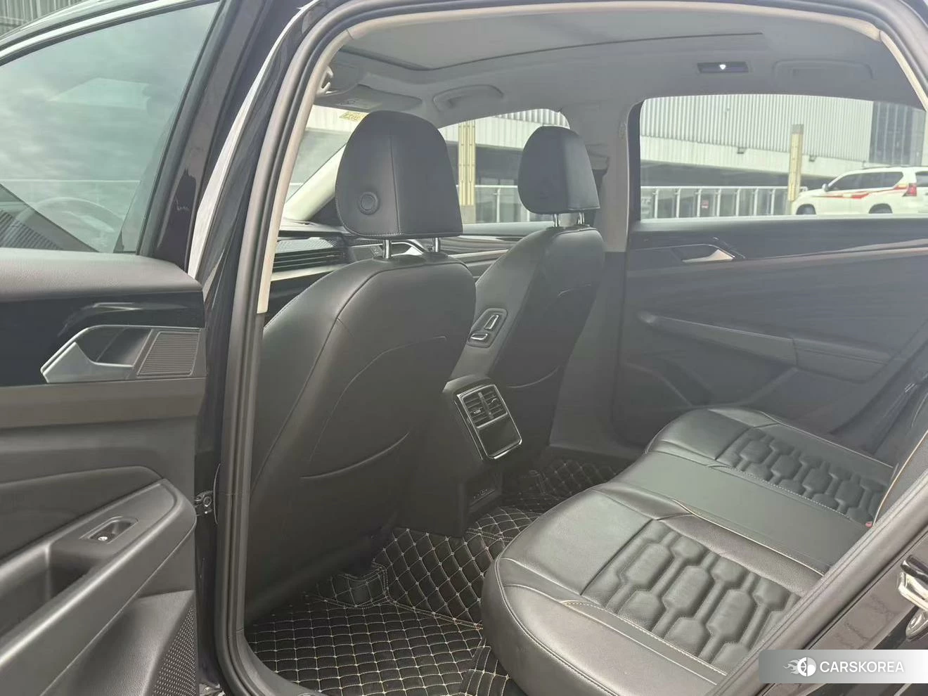 Volkswagen Passat id 4454374 из Китая 9
