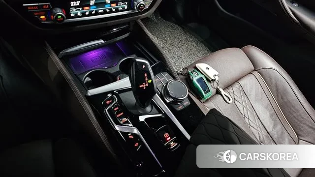 BMW 5 Series (G30) id 3477938 из Кореи 19