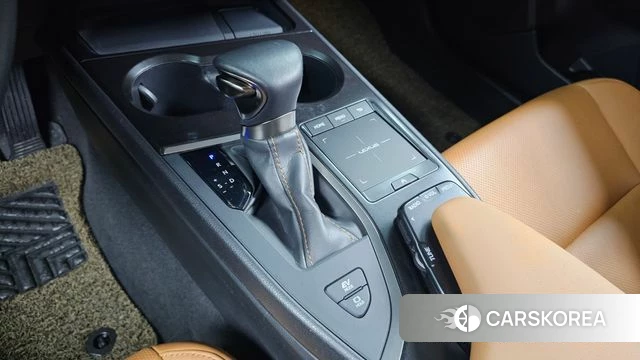 Lexus UX250h id 3885389 из Кореи 19