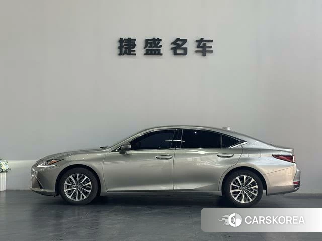 Lexus ES id 4273697 из Китая 17