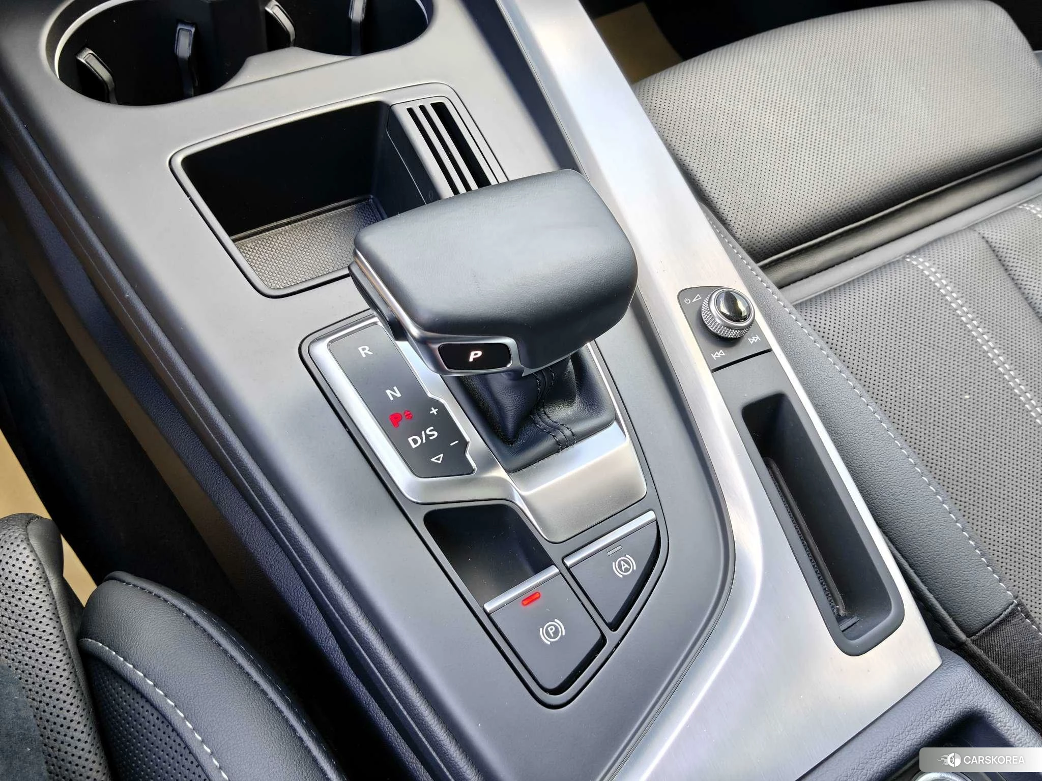 Audi A4L id 4468182 из Китая 9