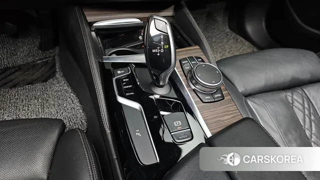 BMW 5 Series (G30) id 3709414 из Кореи 19