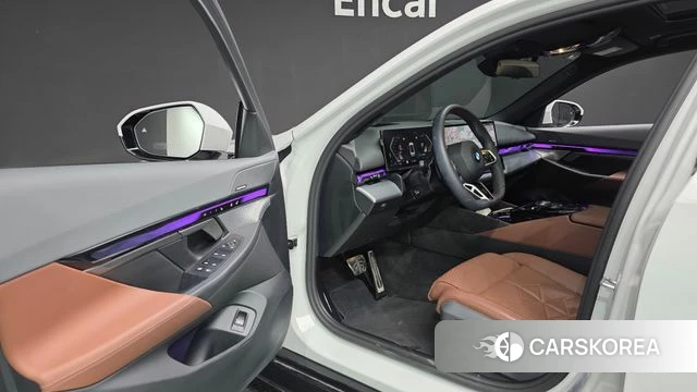 BMW 5 Series (G60) id 3963377 из Кореи 19