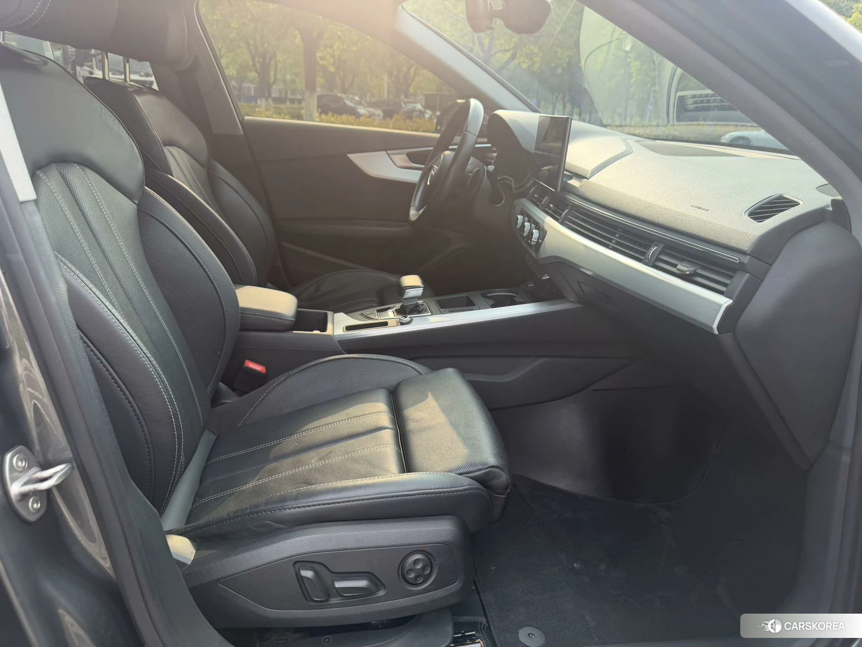 Audi A4L id 4413454 из Китая 16
