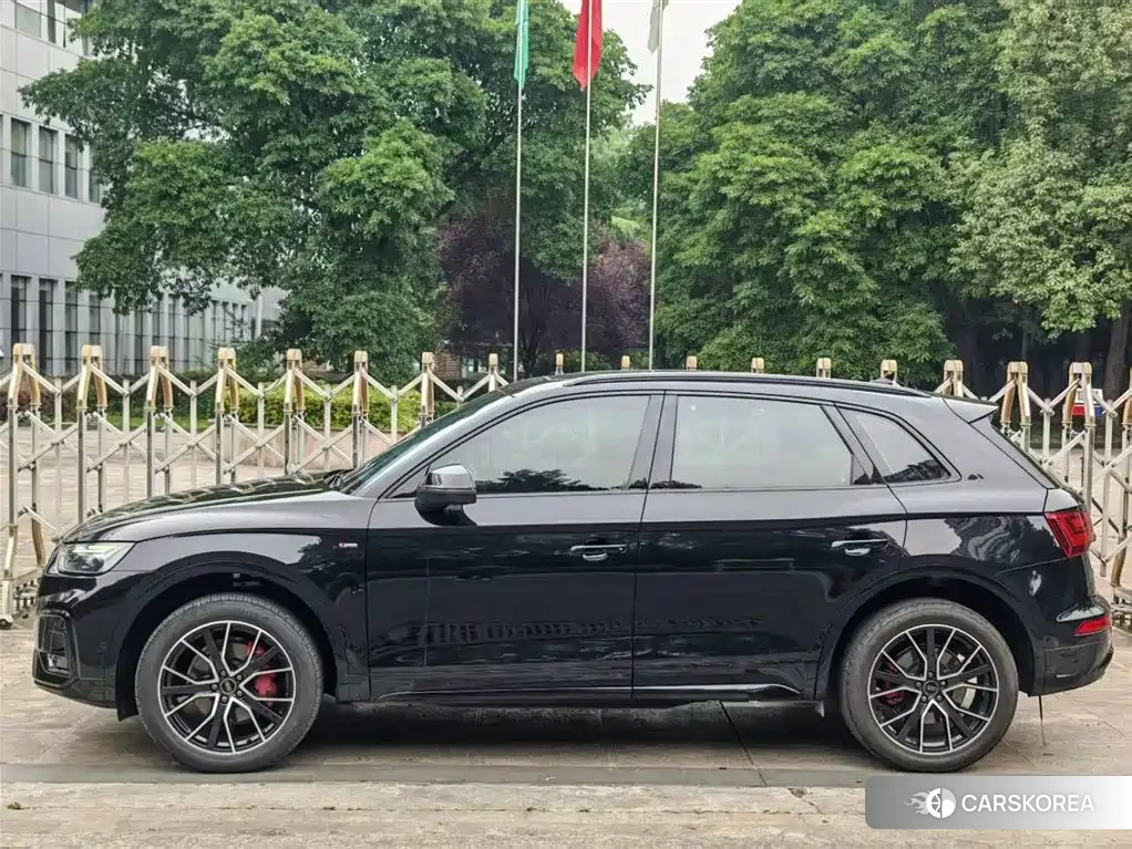 Audi Q5L id 4680570 из Китая 13