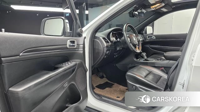 Jeep Grand Cherokee id 4677658 из Кореи 31