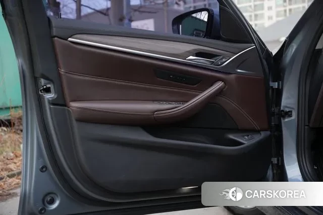 BMW 5 Series (G30) id 3754607 из Кореи 19