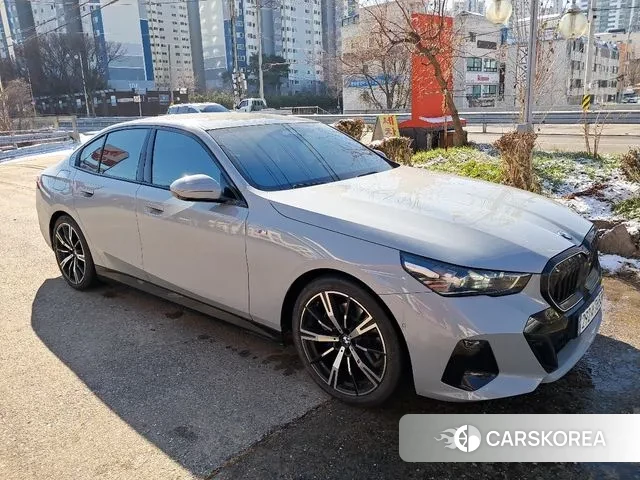 BMW 5 Series (G60) id 3451875 из Кореи 19