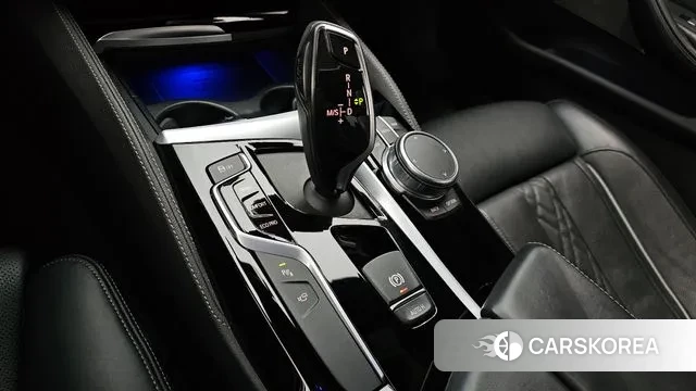 BMW 5 Series (G30) id 3598307 из Кореи 19