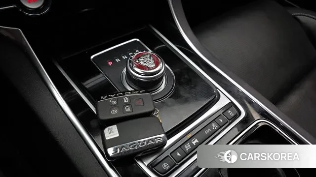 Jaguar XE id 3754189 из Кореи 19