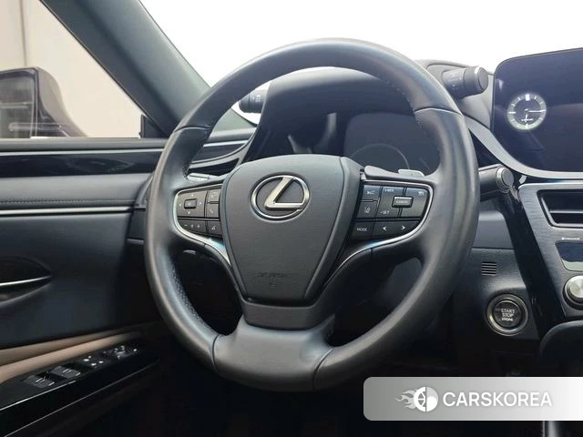 Lexus ES id 4290479 из Китая 19