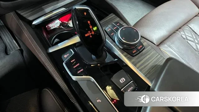 BMW 5 Series (G30) id 3055669 из Кореи 19