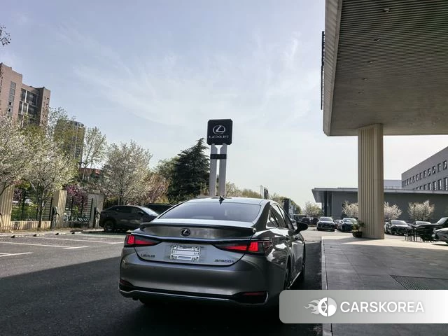 Lexus ES id 4221358 из Китая 16