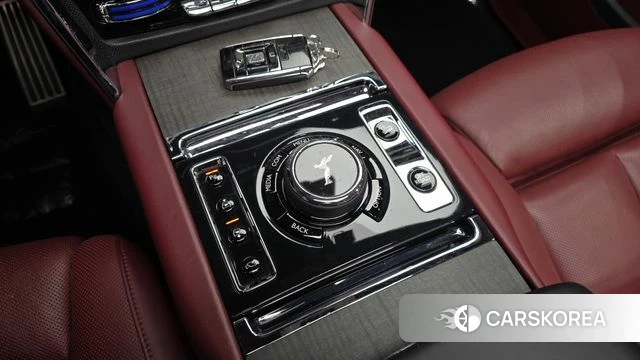Rolls-Royce Cullinan id 4350983 из Кореи 35
