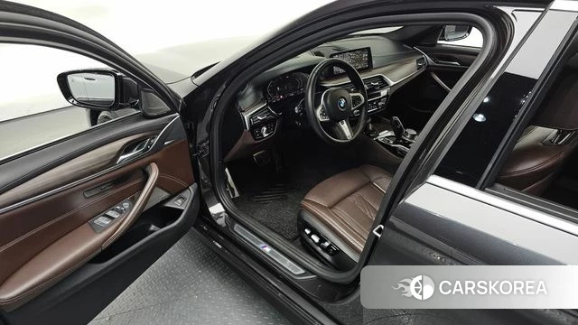 BMW 5 Series (G30) id 3916582 из Кореи 19