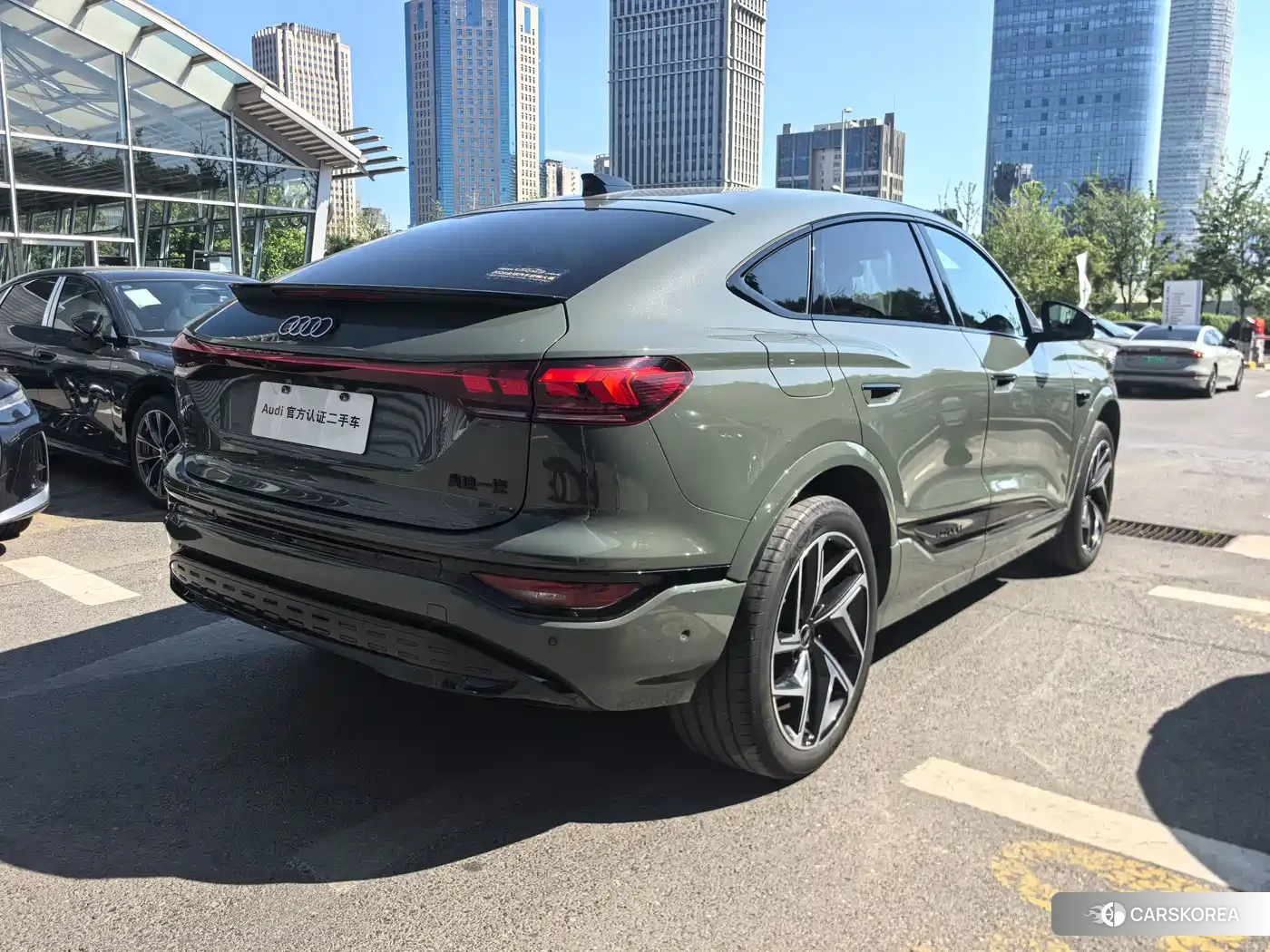 Audi Q6L Sportback e-tron id 4547566 из Китая 10