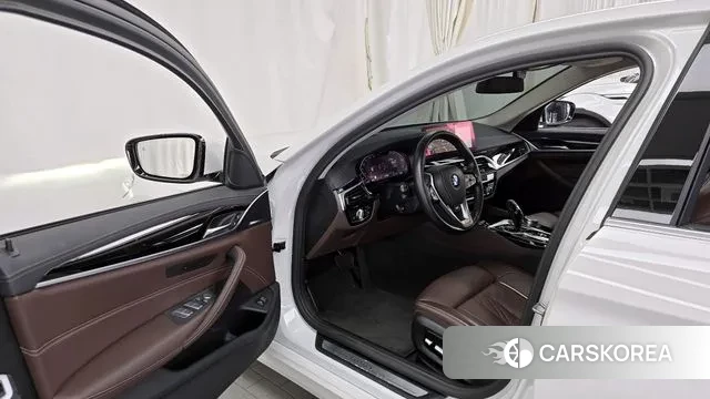 BMW 5 Series (G30) id 3335096 из Кореи 18