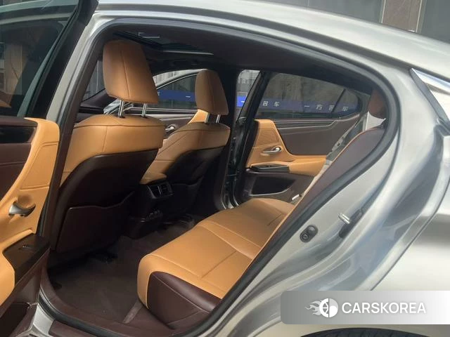 Lexus ES id 4274413 из Китая 9