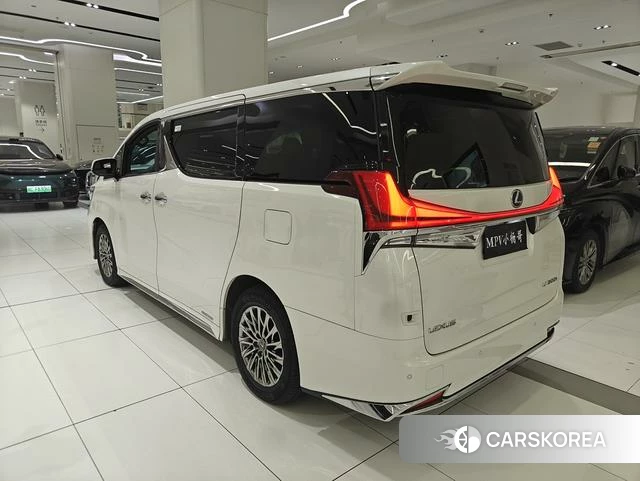 Lexus LM id 4291296 из Китая 19