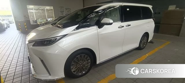 Lexus LM id 4273118 из Китая 11