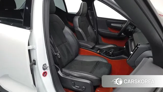 Volvo XC40 id 3396608 из Кореи 19