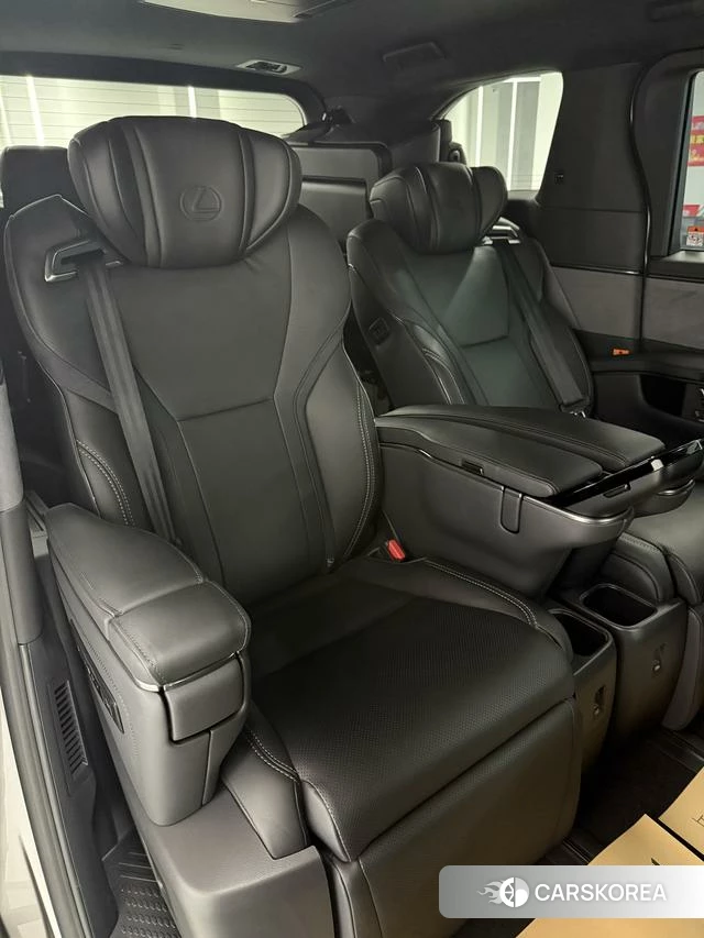 Lexus LM id 4298375 из Китая 17