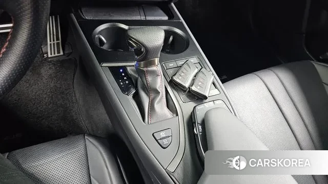 Lexus UX250h id 3053812 из Кореи 19