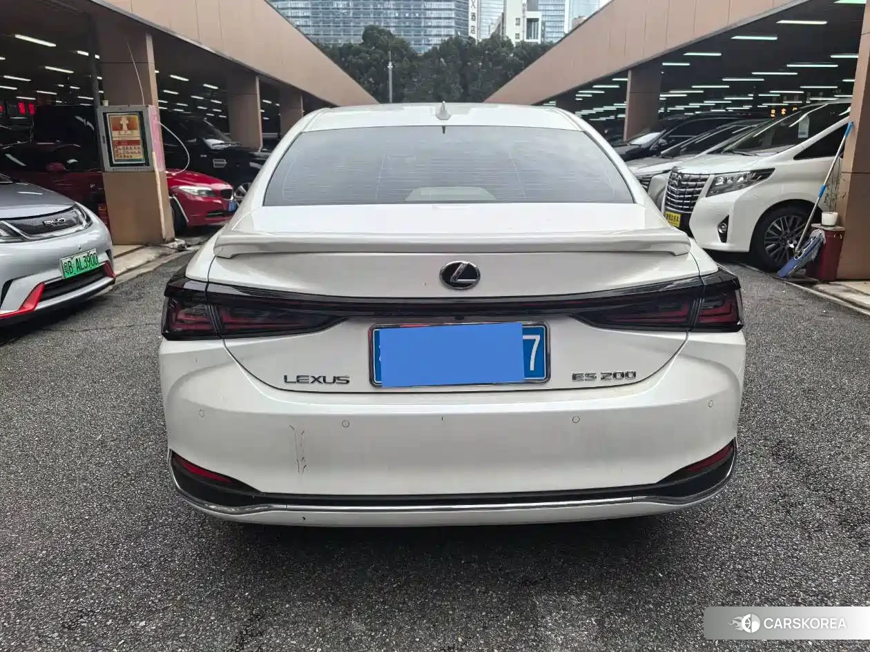 Lexus ES id 4606909 из Китая 9