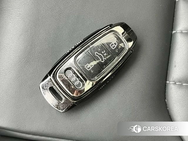 Audi A6L id 4205608 из Китая 27