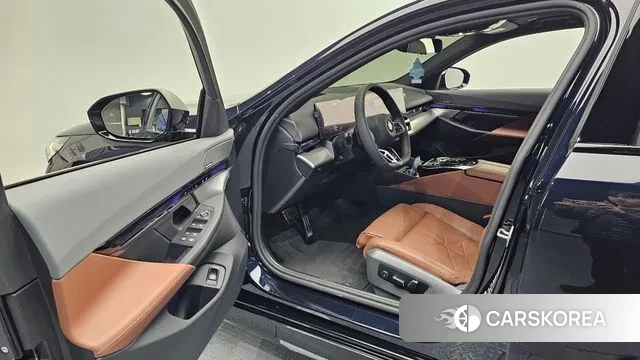 BMW 5 Series (G60) id 3745138 из Кореи 19