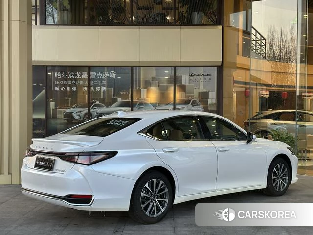 Lexus ES id 3993422 из Китая 13