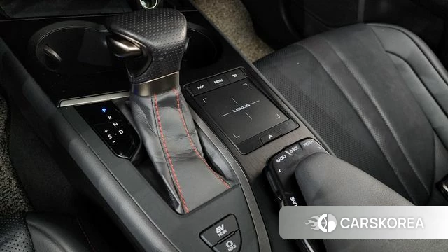 Lexus UX250h id 4331100 из Кореи 32