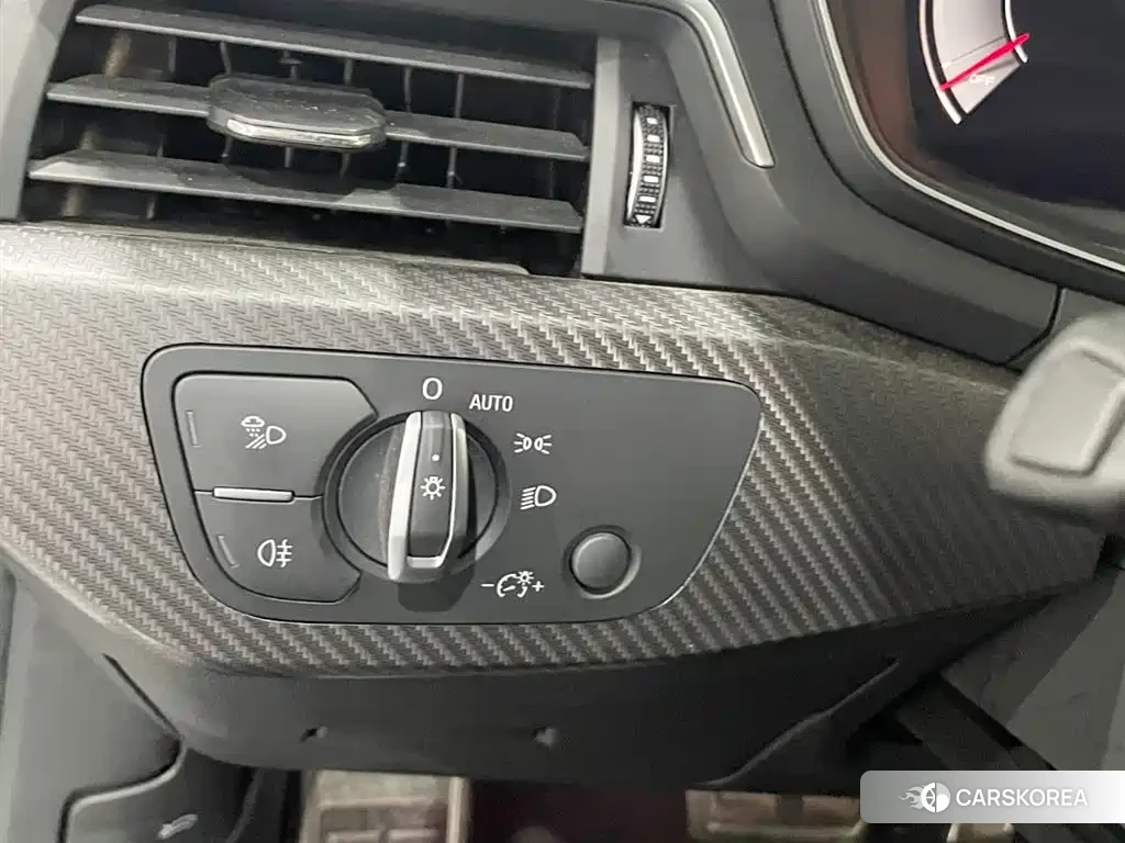 Audi A4L id 4589545 из Китая 12
