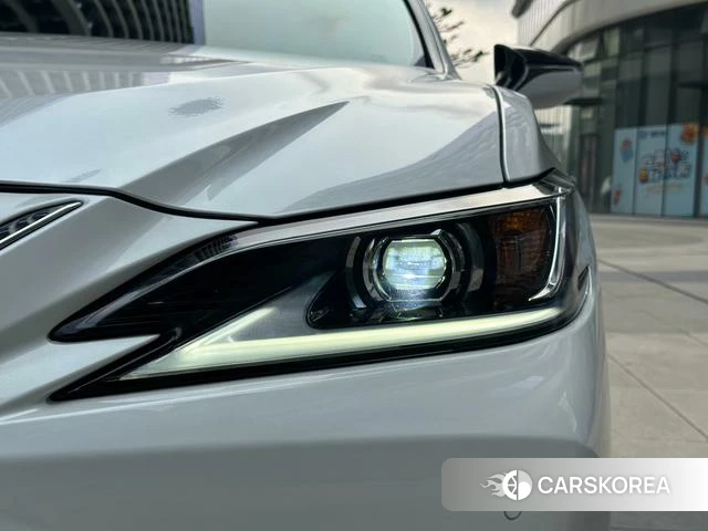 Lexus ES id 4367091 из Китая 29