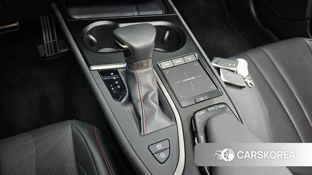 Lexus UX250h id 3923576 из Кореи 19