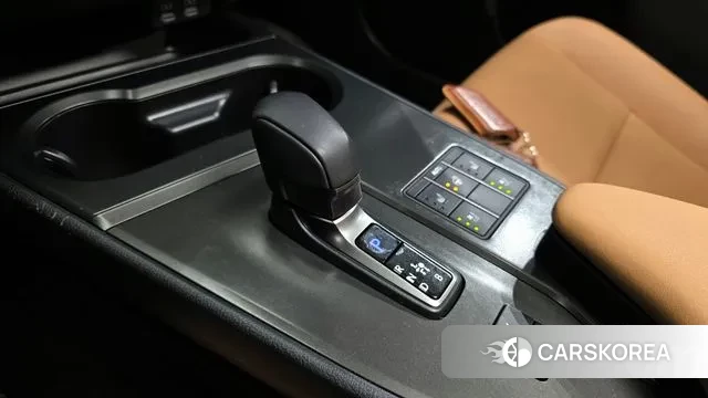 Lexus UX300h id 3769719 из Кореи 19