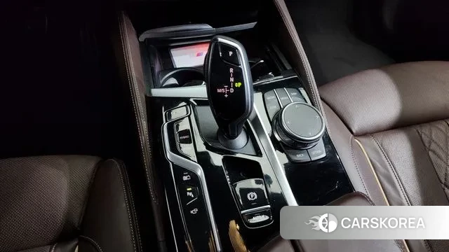 BMW 5 Series (G30) id 3566962 из Кореи 19