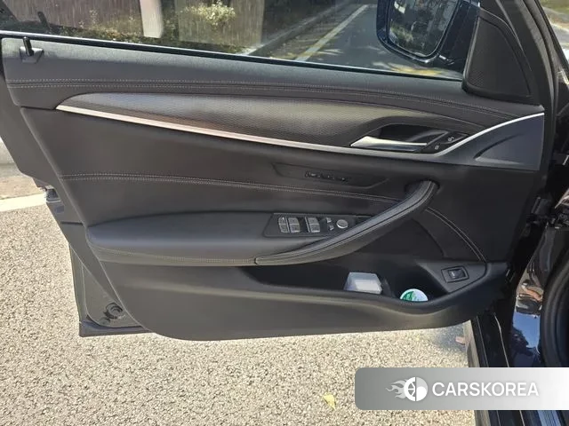 BMW 5 Series (G30) id 3322385 из Кореи 12