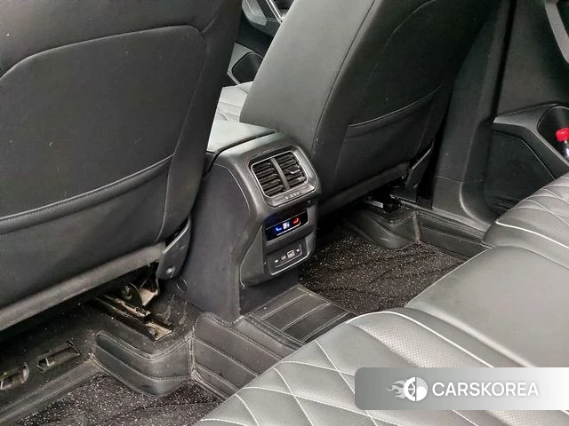 Volkswagen Tiguan L id 4277695 из Китая 9