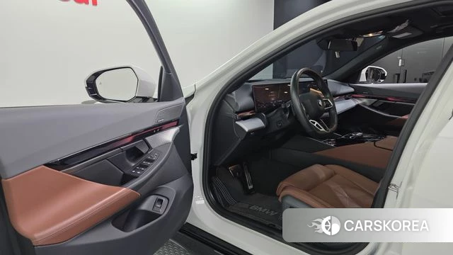 BMW 5 Series (G60) id 3864544 из Кореи 19