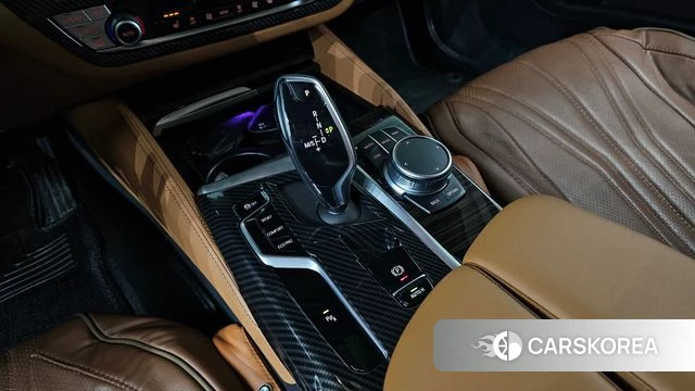 BMW 5 Series (G30) id 3898833 из Кореи 19