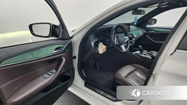 BMW 5 Series (G30) id 3812726 из Кореи 19