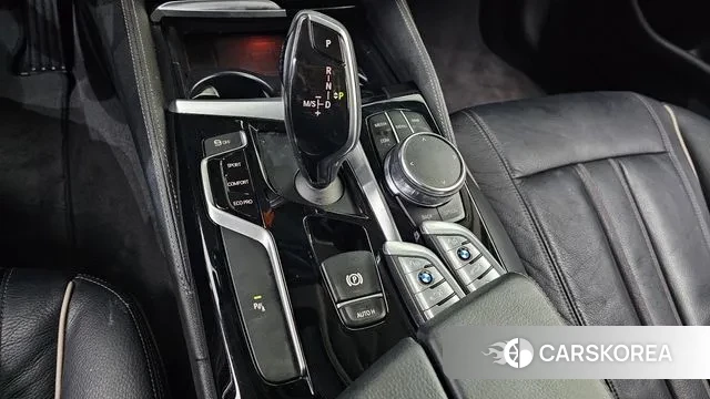 BMW 5 Series (G30) id 3703841 из Кореи 19